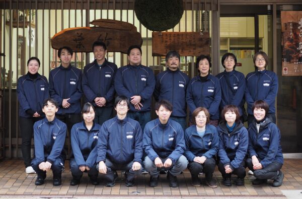 新年の御挨拶　社員集合写真2025年12月撮影